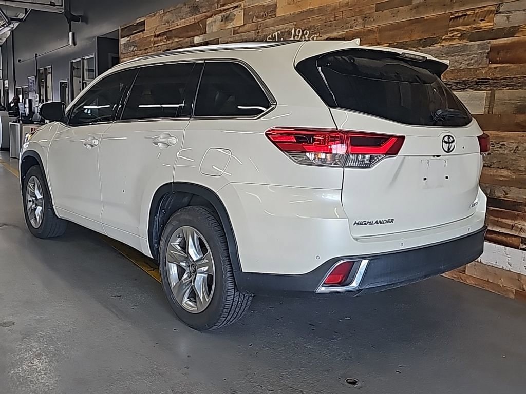 Used 2019 Toyota Highlander Limited FWD image 4