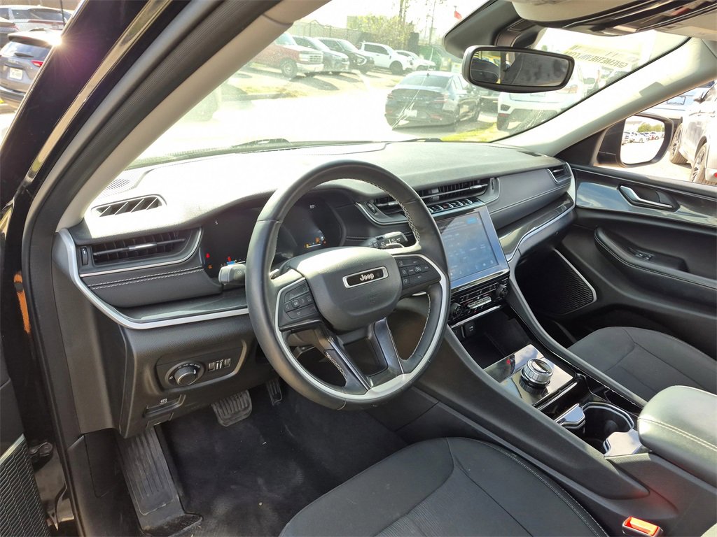 Used 2022 Jeep Grand Cherokee L Laredo w/ Luxury Tech Group I image 32