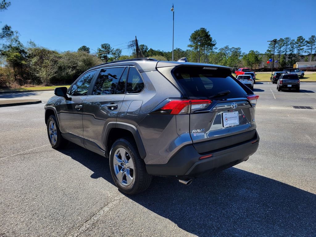 Used 2022 Toyota RAV4 XLE image 4