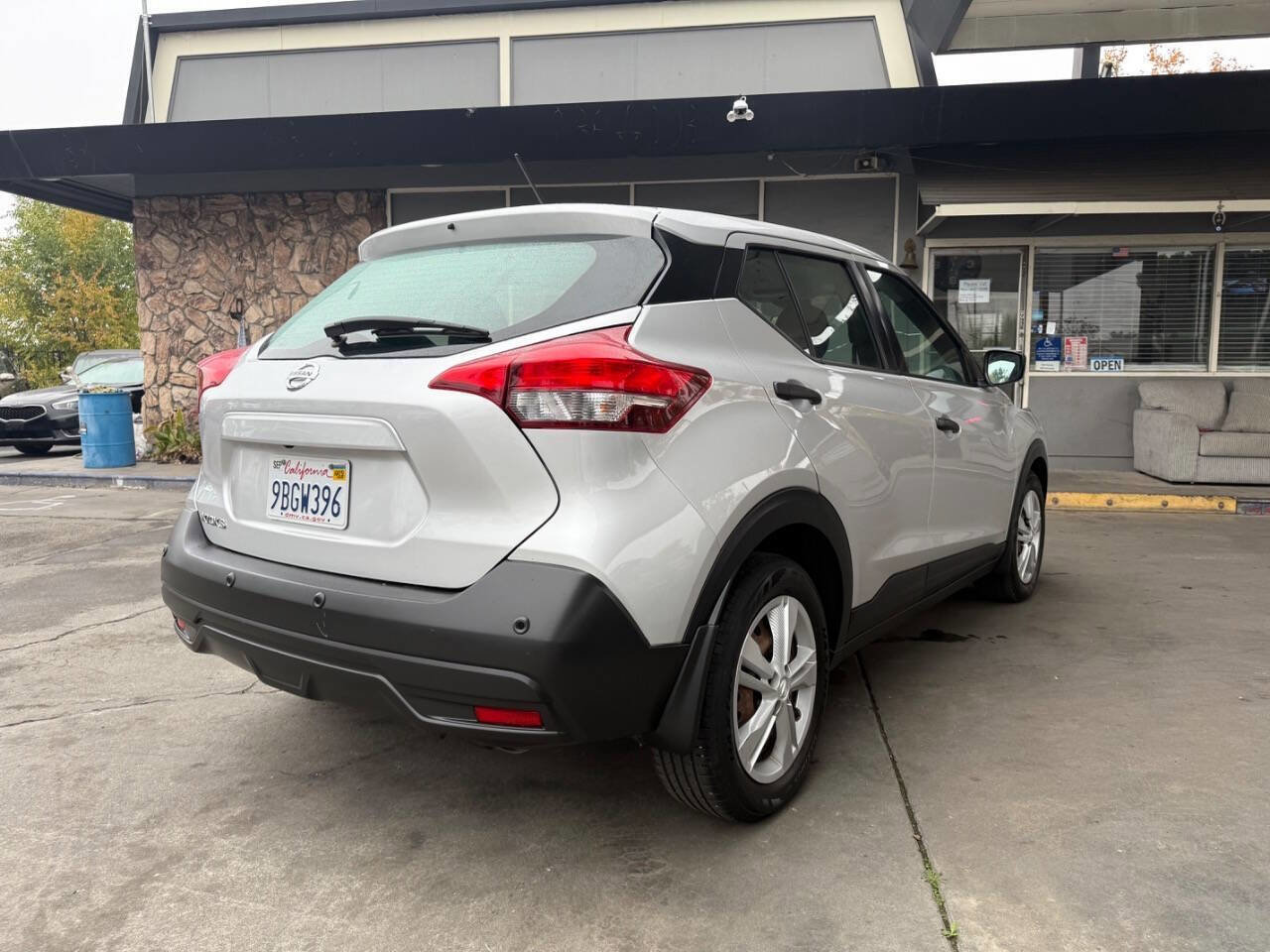 Used 2020 Nissan Kicks S image 8