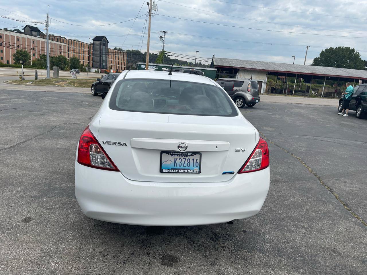 Used 2012 Nissan Versa SV FWD image 4