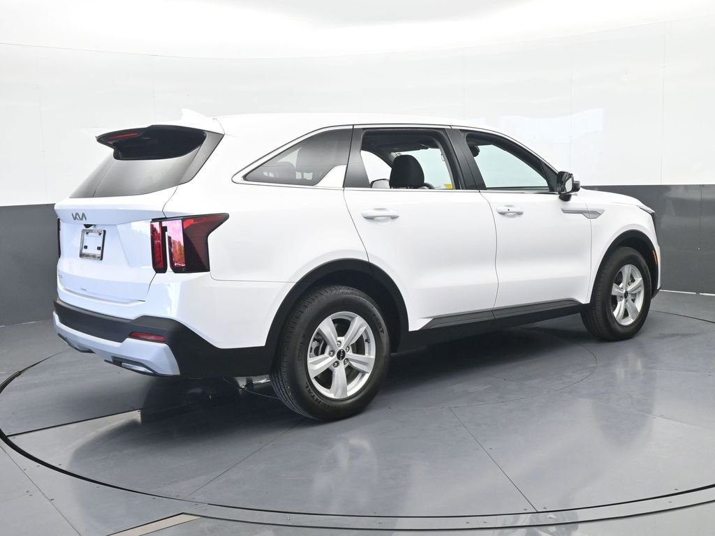 Used 2025 Kia Sorento LX image 6