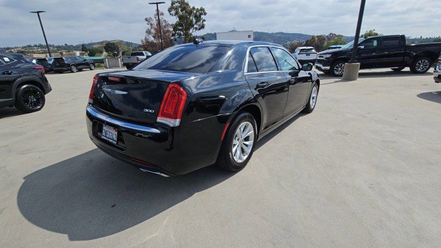 Used 2015 Chrysler 300 Limited RWD image 8