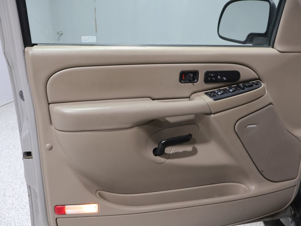 Used 2006 Chevrolet Suburban Z71 w/ Z71 Preferred Equipment Group AWD/4WD image 13