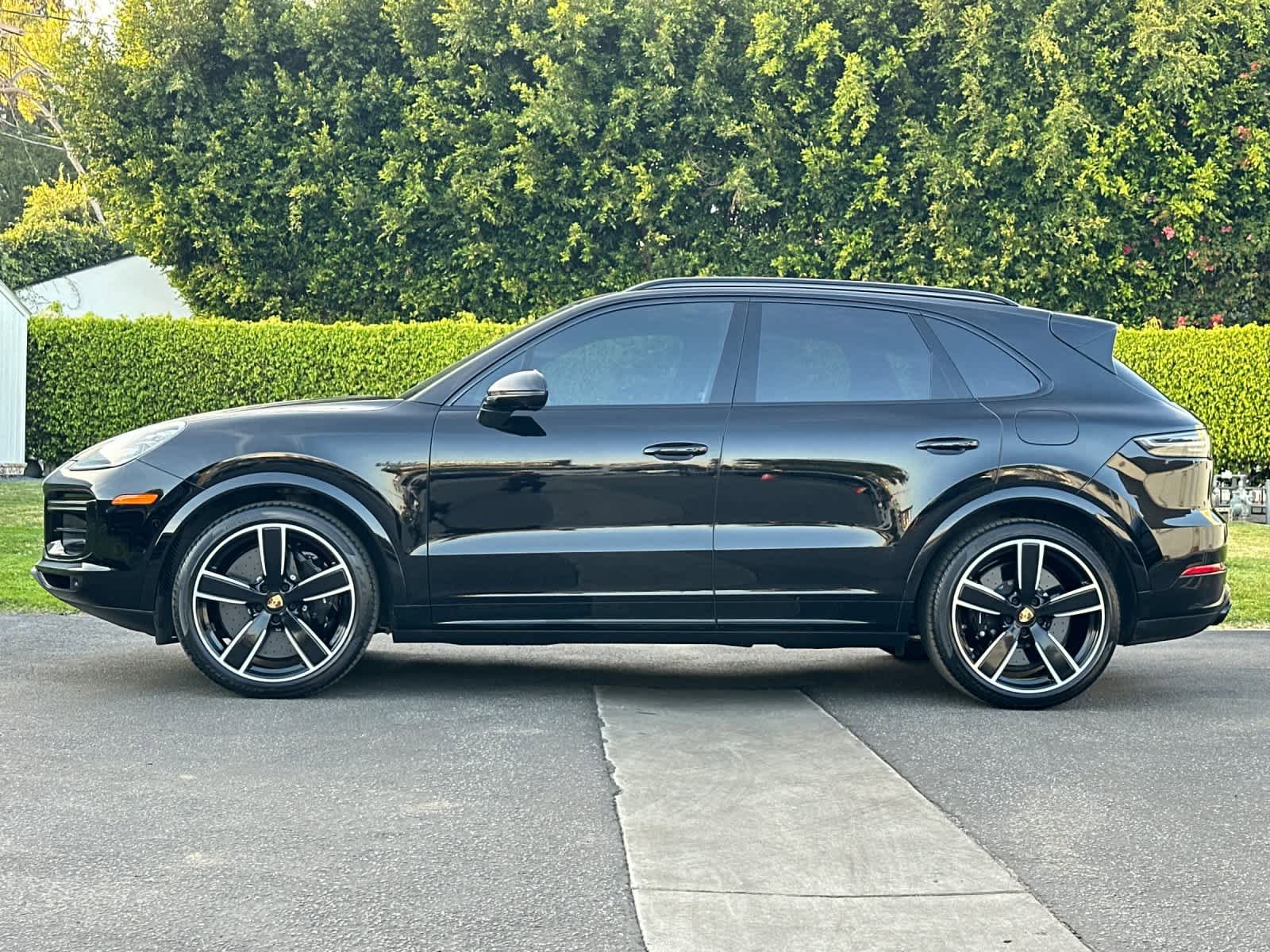 Used 2023 Porsche Cayenne Turbo S AWD/4WD image 2