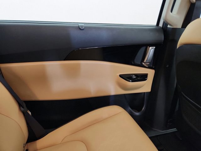 Used 2024 Kia Carnival EX FWD image 23