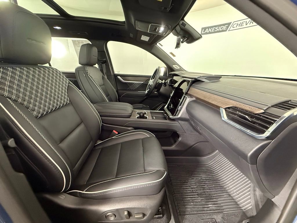 Used 2025 GMC Acadia Denali w/ Super Cruise Package image 19