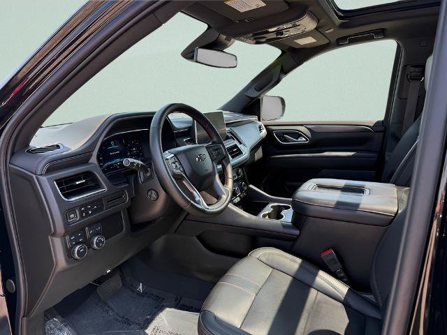 Used 2024 Chevrolet Suburban RST w/ Luxury Package AWD/4WD image 4