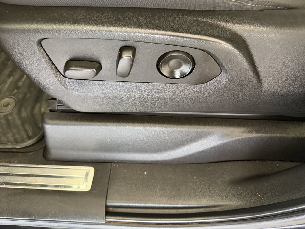 Used 2022 Chevrolet Silverado 1500 LT AWD/4WD image 47
