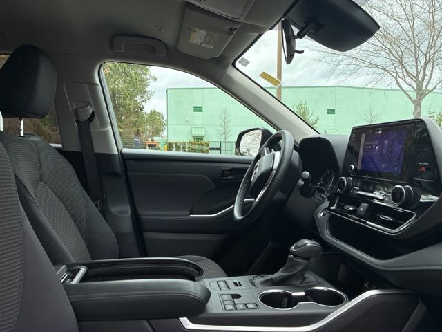 Used 2024 Toyota Highlander LE image 24