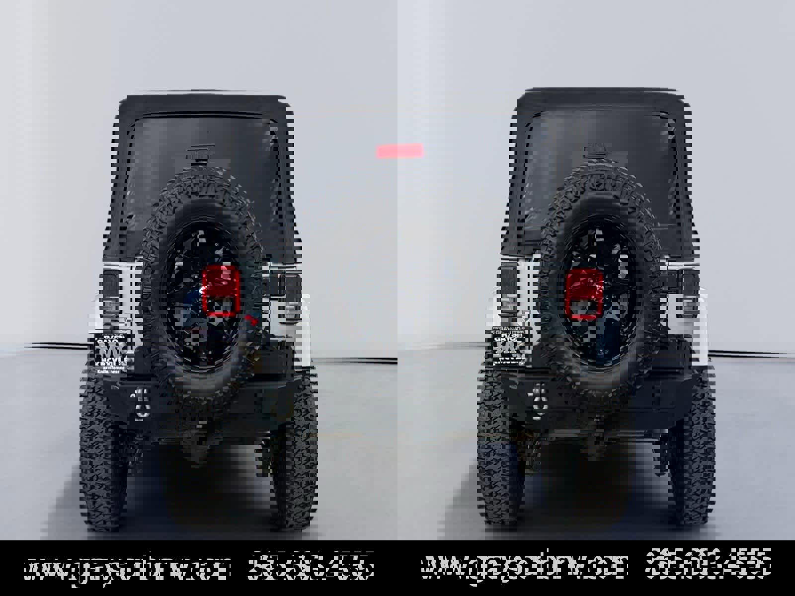 Used 2015 Jeep Wrangler Unlimited Sahara image 4