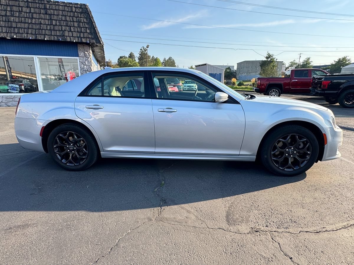 Used 2022 Chrysler 300 Touring L AWD/4WD image 12