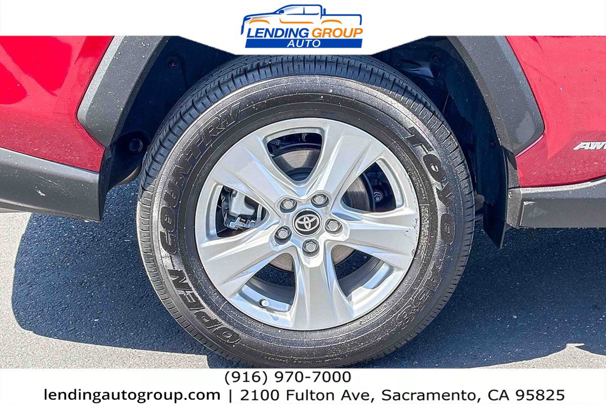 Used 2020 Toyota RAV4 XLE w/ Convenience Package AWD/4WD image 10
