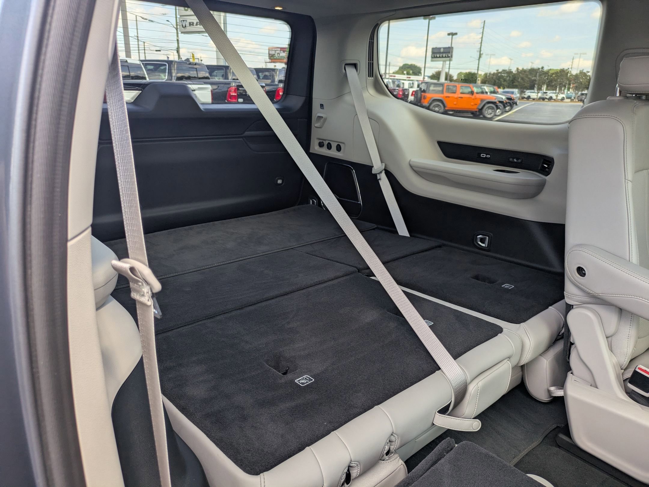 Certified 2024 Jeep Wagoneer Series III w/ Premium Group I image 37