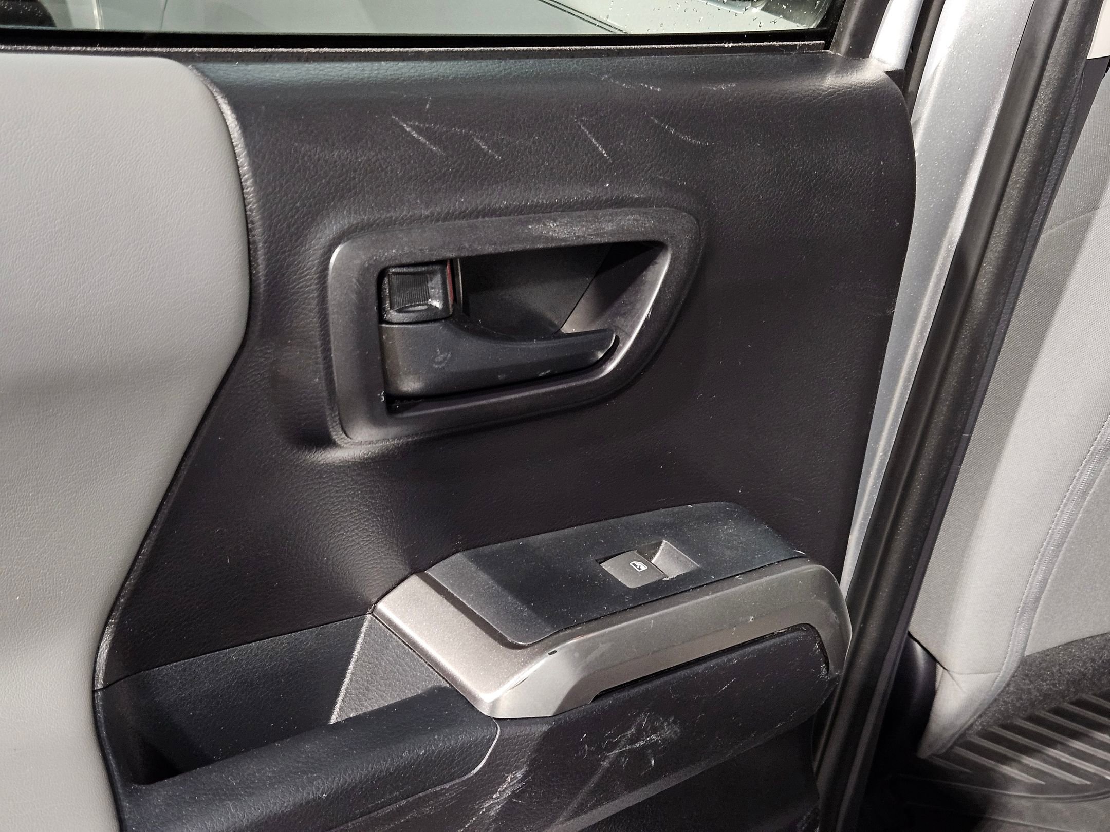 Used 2020 Toyota Tacoma SR5 image 33