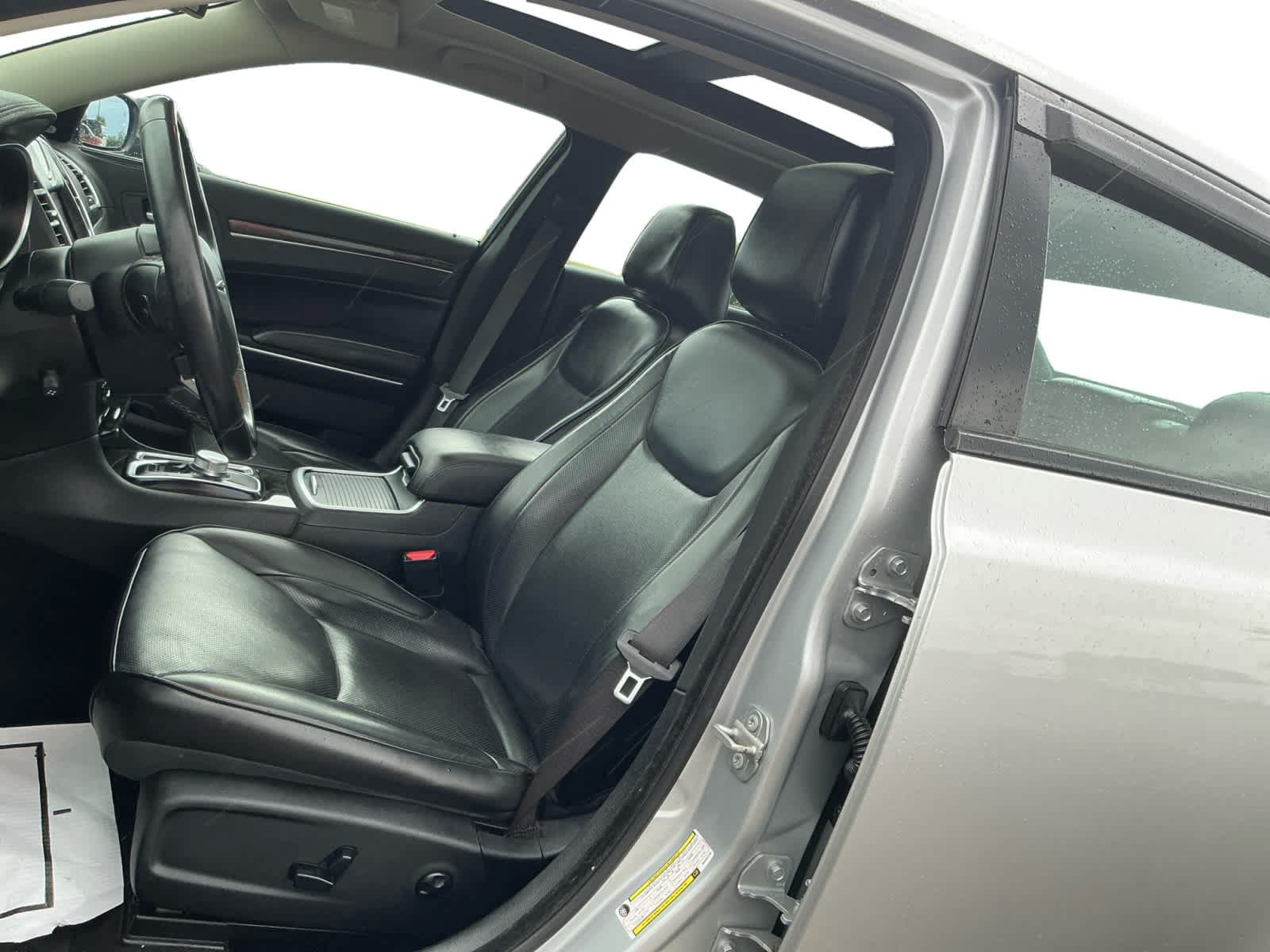 Used 2021 Chrysler 300 Touring L w/ Popular Equipment Group AWD/4WD image 9