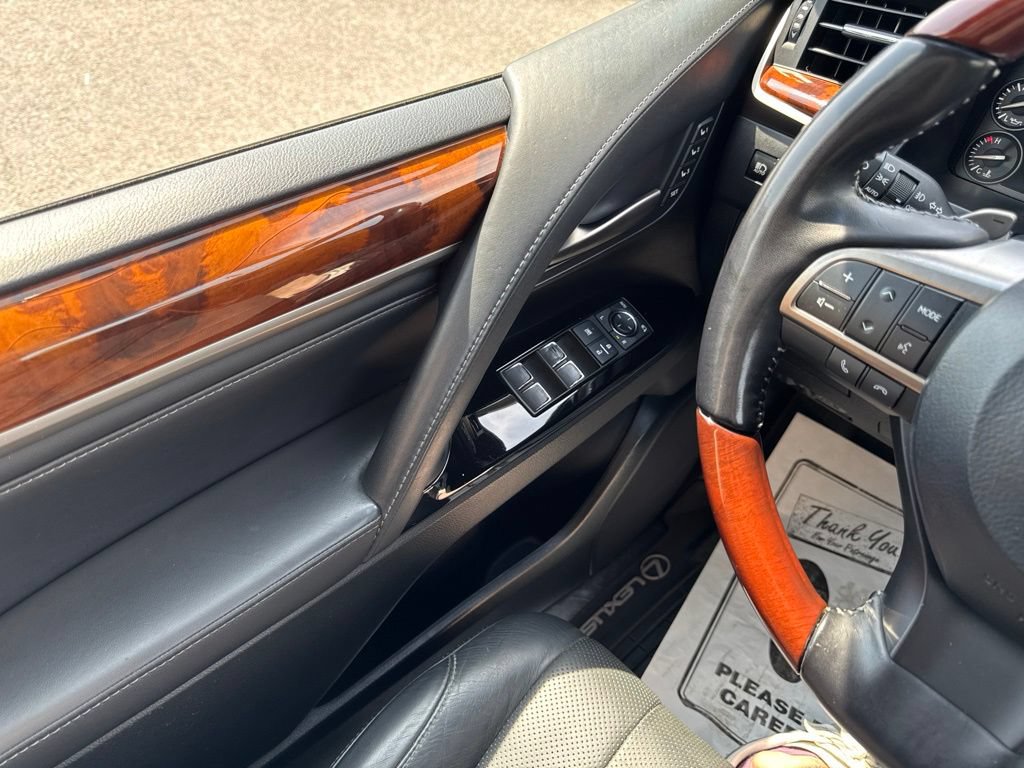 Used 2021 Lexus LX 570 4WD w/ Luxury Package image 18