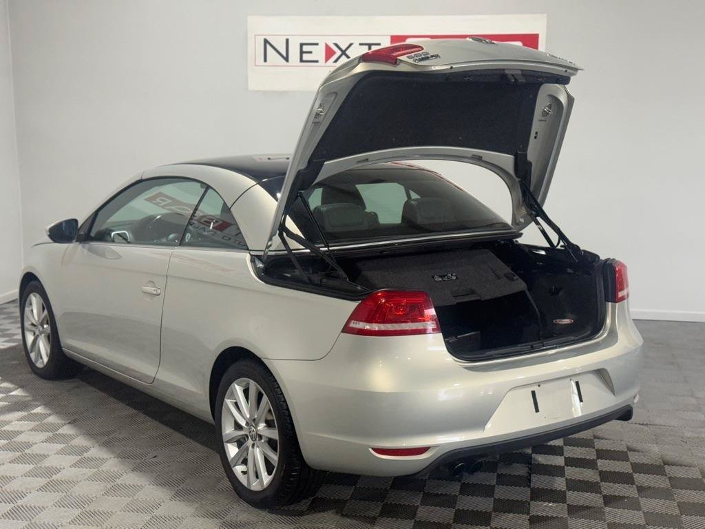 Used 2012 Volkswagen Eos Komfort FWD image 12