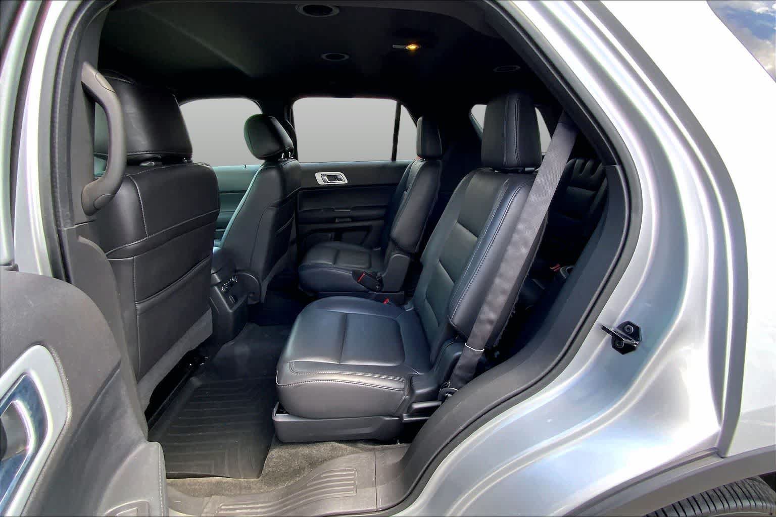 Used 2015 Ford Explorer XLT w/ Equipment Group 202B AWD/4WD image 20