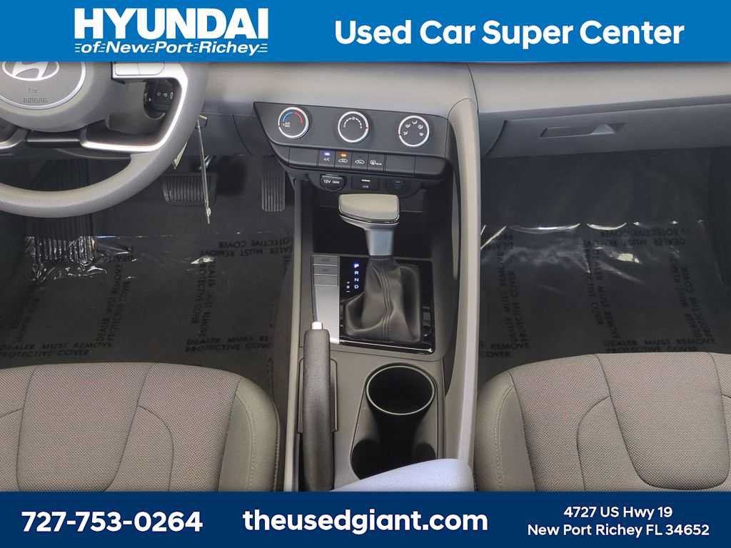 Used 2025 Hyundai Elantra SE FWD image 19