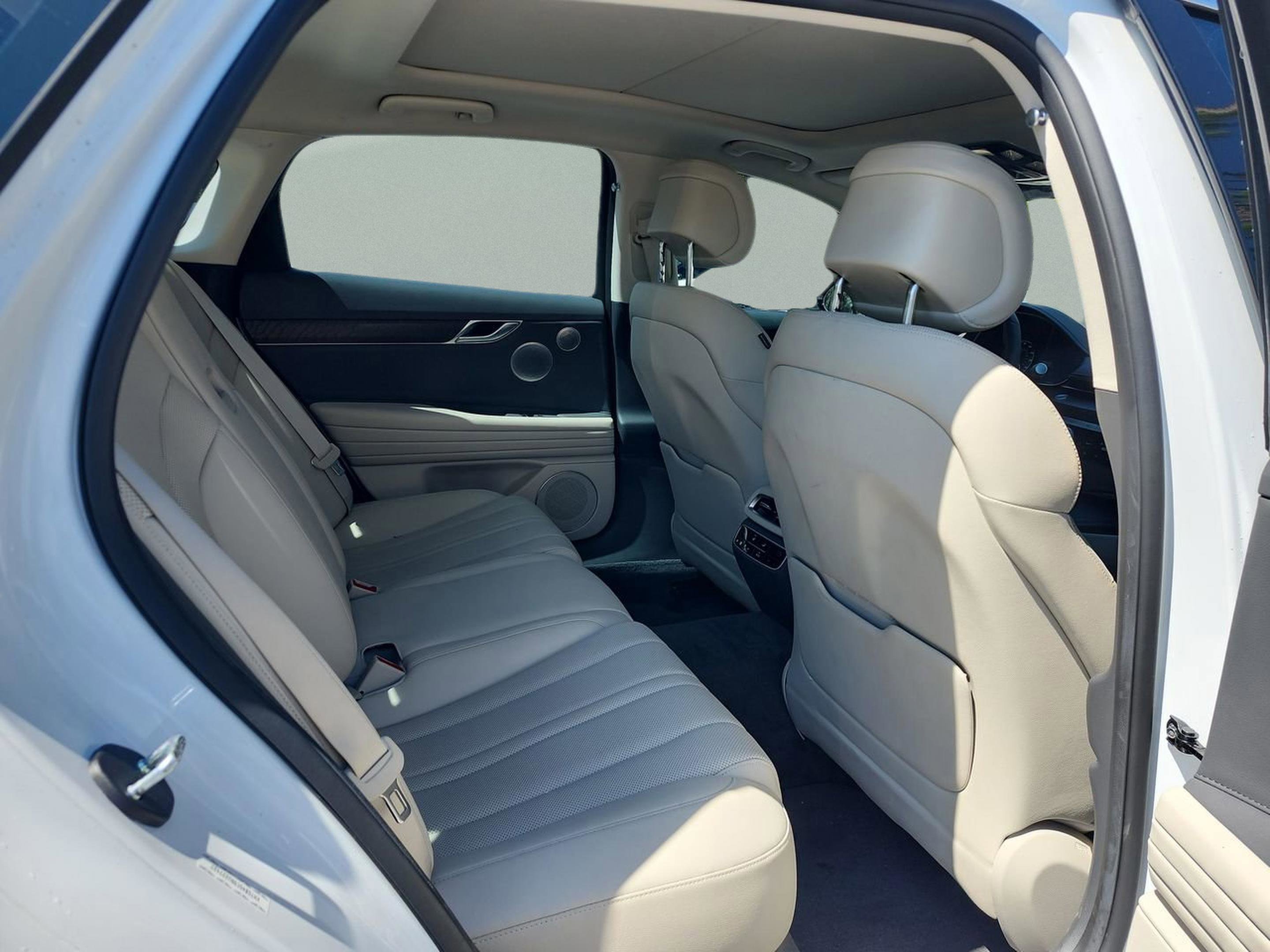Used 2024 Genesis G80 2.5T w/ Advanced Package image 17