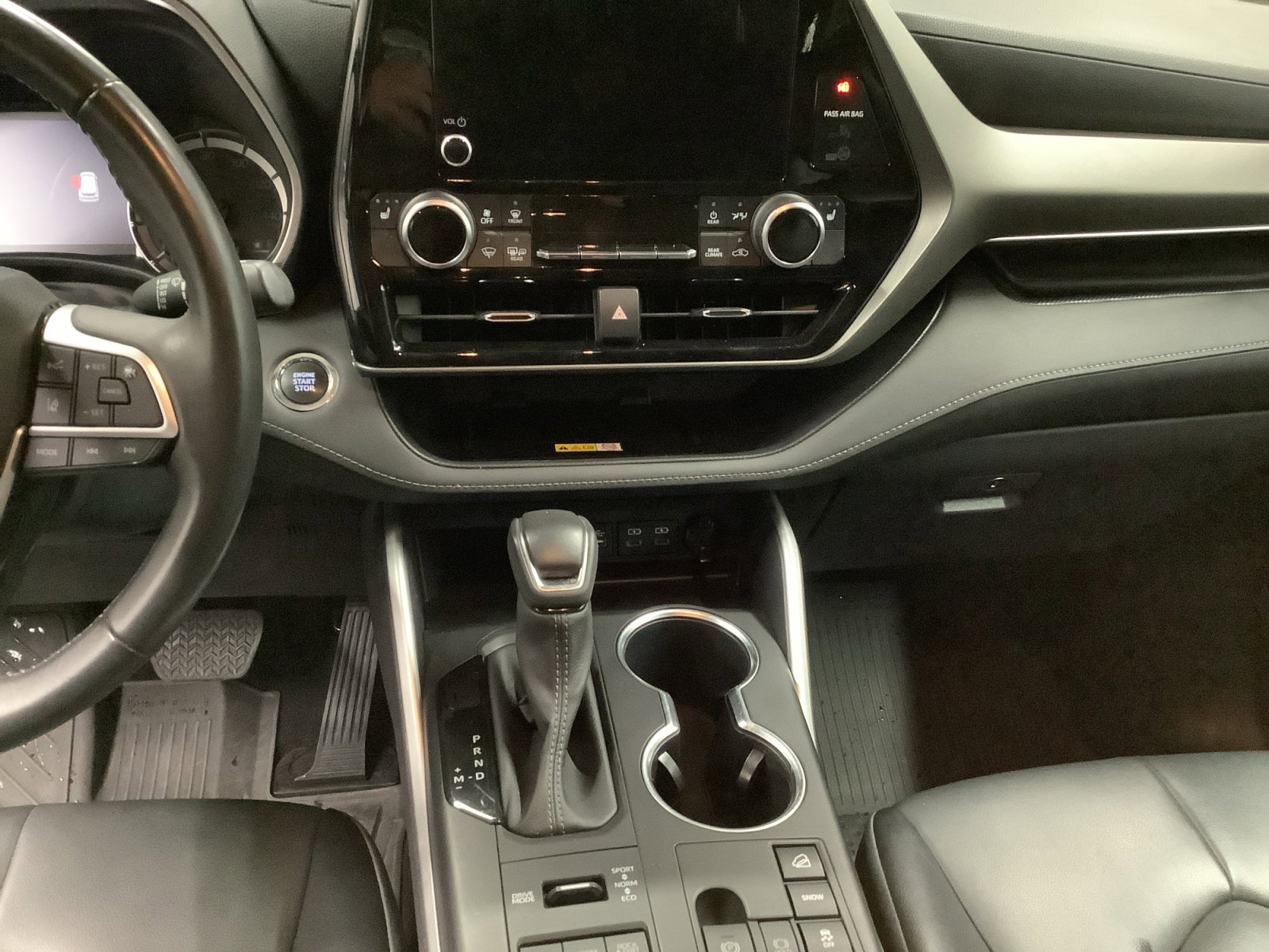 Used 2023 Toyota Highlander XLE image 11