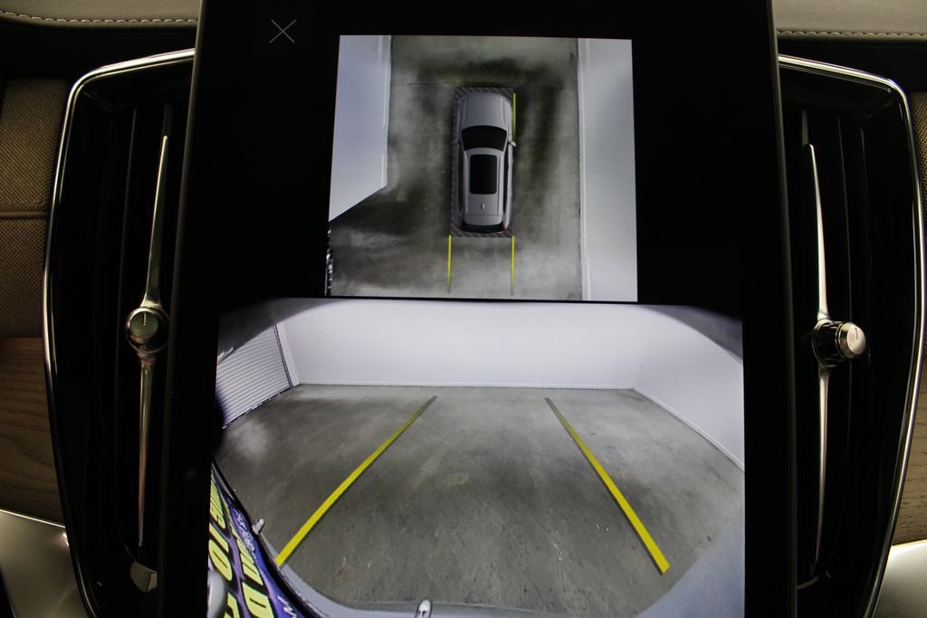 New 2026 Volvo XC90 B6 Plus w/ Protection Package Premier image 14