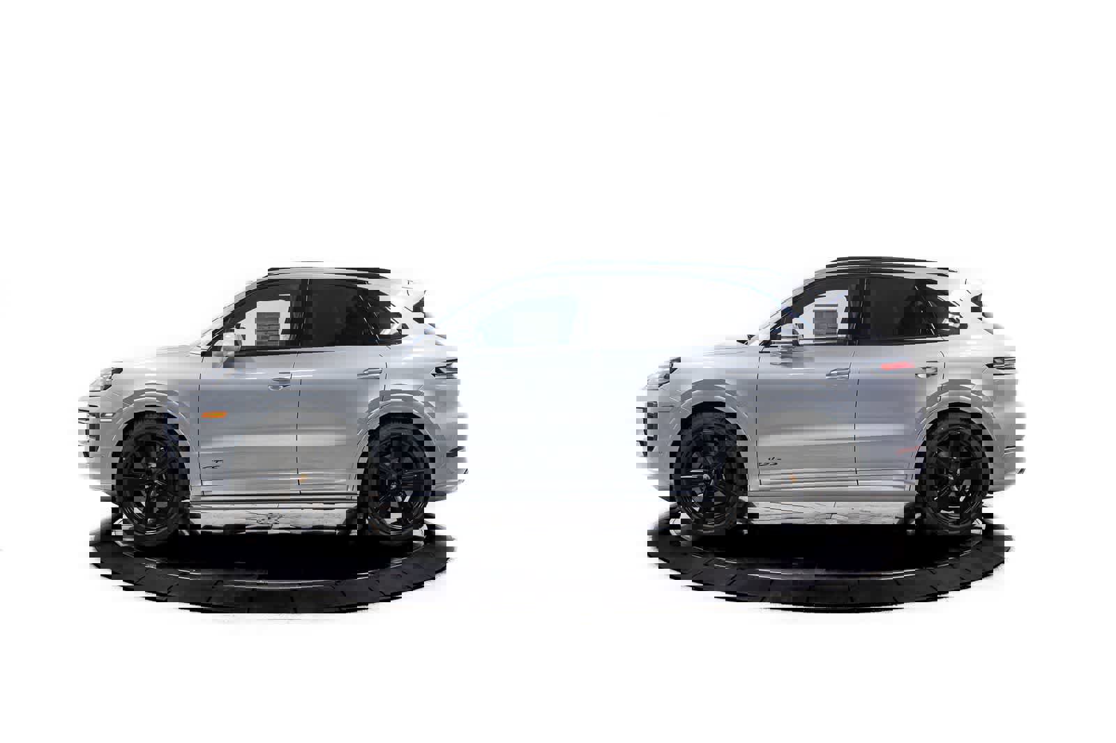New 2026 Porsche Cayenne GTS image 2