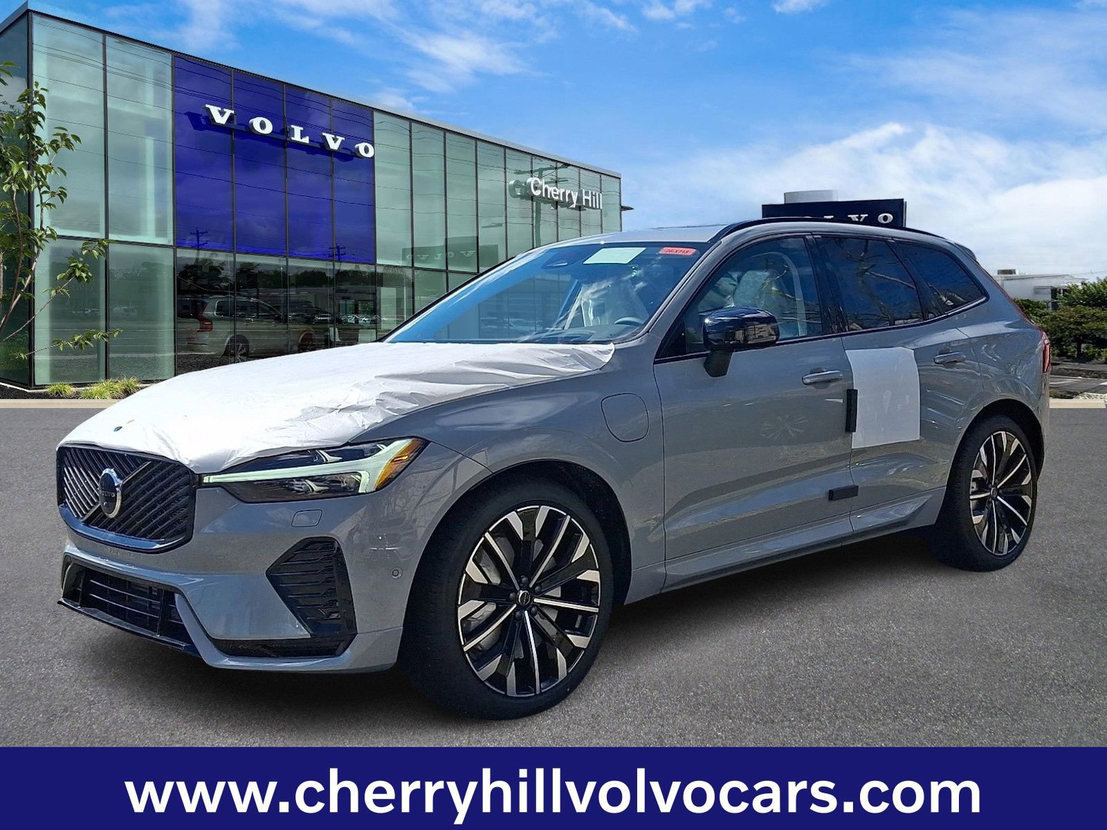 New 2026 Volvo XC60 T8 Ultra w/ Protection Package Premier image 2