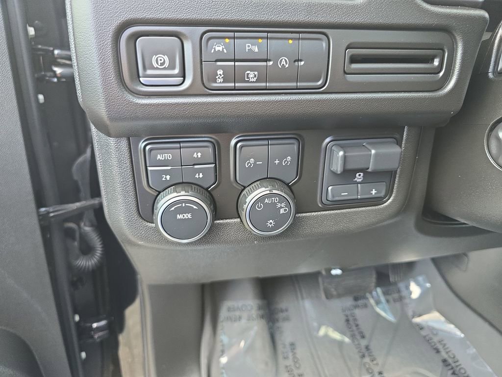 Certified 2024 Chevrolet Suburban RST image 21