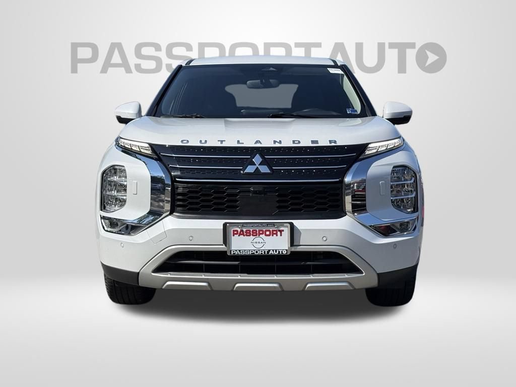Used 2023 Mitsubishi Outlander SE AWD/4WD image 2