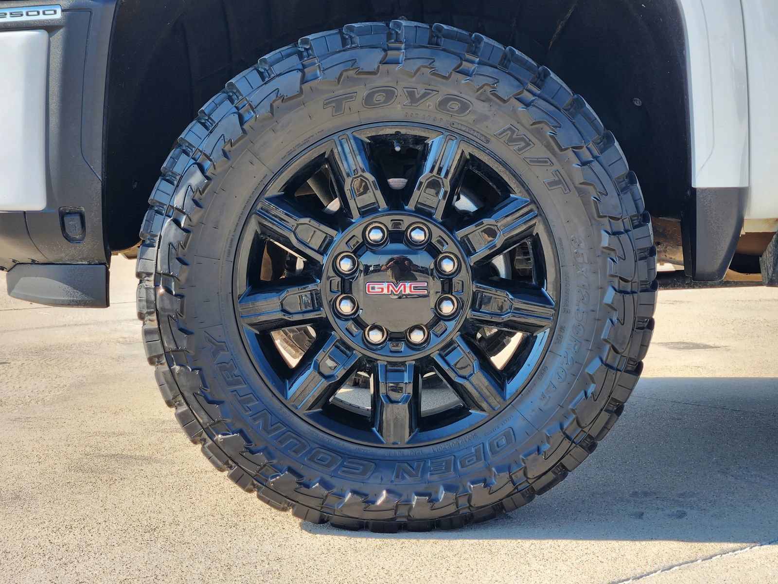 Used 2025 GMC Sierra 2500 AT4 w/ AT4 Premium Plus Package AWD/4WD image 14
