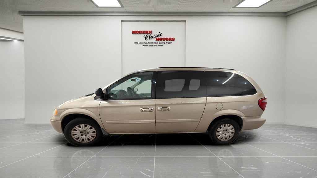 Used 2007 Chrysler Town & Country LX w/ Popular Equipment Group II FWD image 2