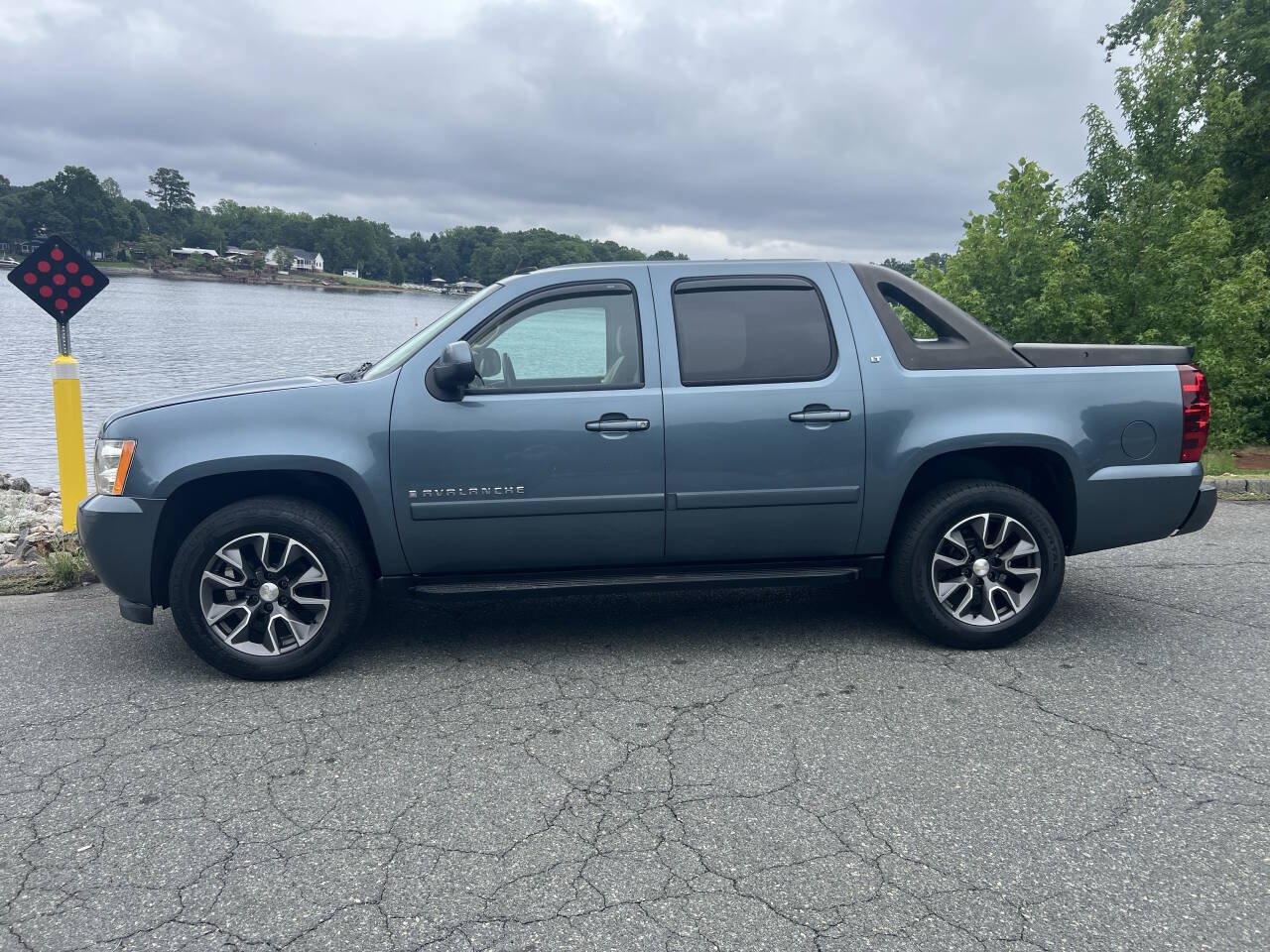 Used 2008 Chevrolet Avalanche LT w/ LT Preferred Equipment Group RWD image 4