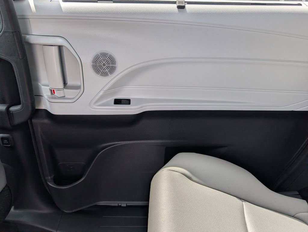 New 2026 Toyota Sienna XLE image 28