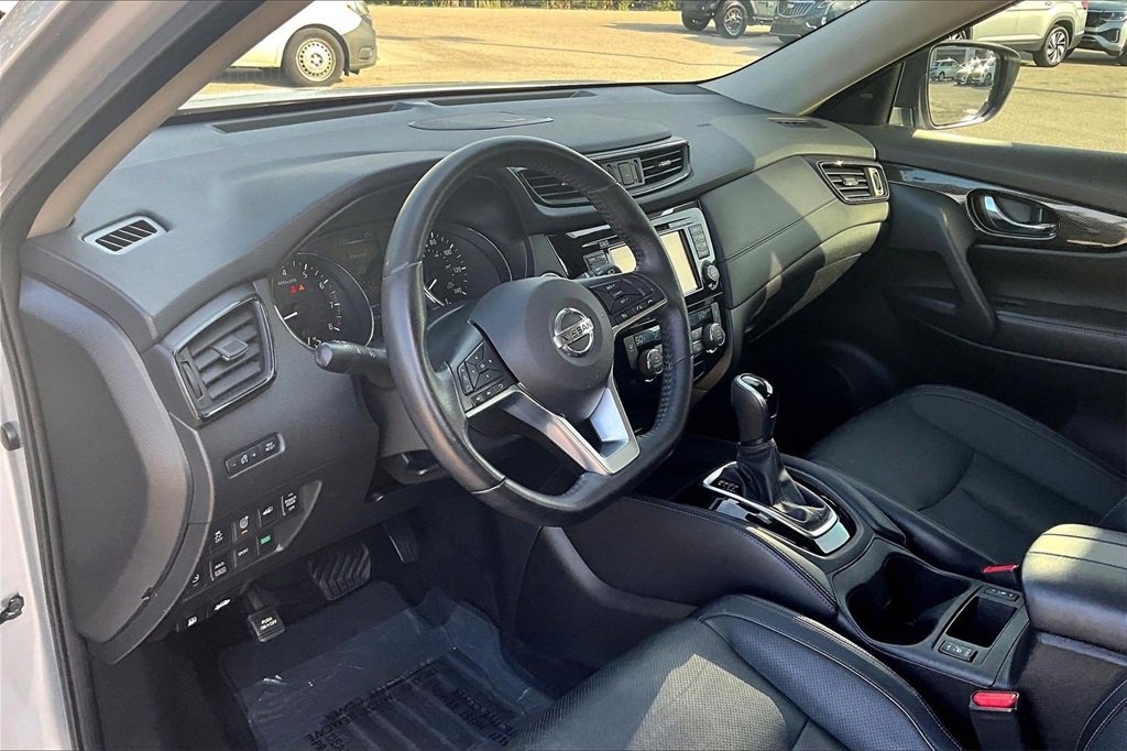 Used 2017 Nissan Rogue SL w/ SL Premium Package image 14