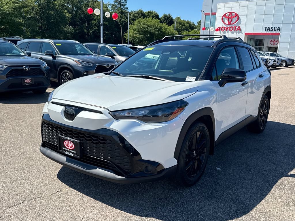 Used 2025 Toyota Corolla Cross AWD Hybrid w/ Moonroof Package image 3