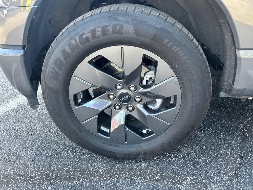 Used 2025 Ford F150 Lightning Flash AWD/4WD image 32