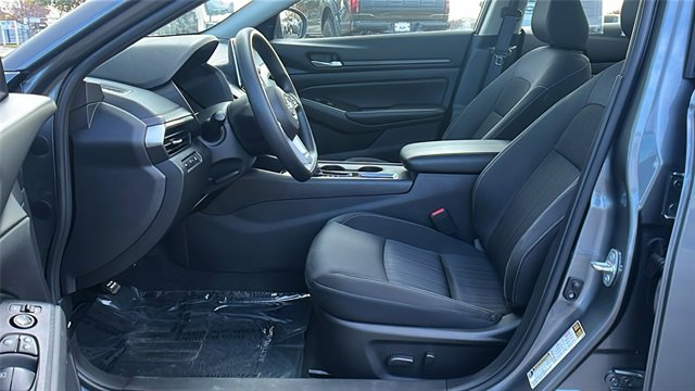 Used 2025 Nissan Altima 2.5 SV image 17