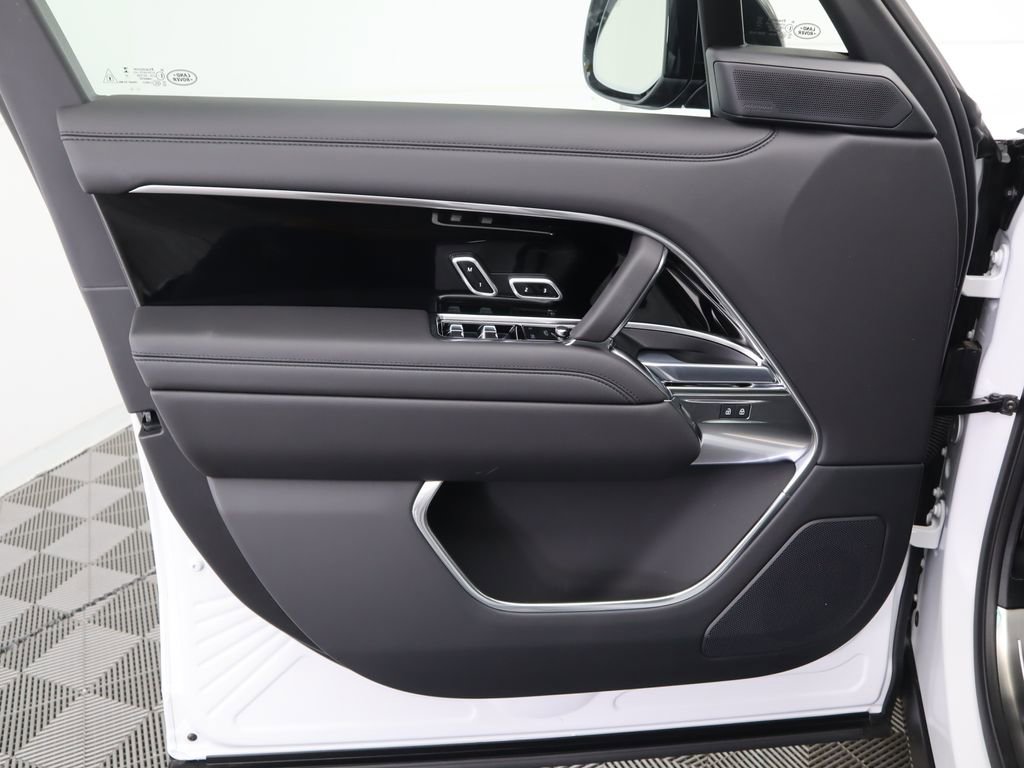 New 2025 Land Rover Range Rover SE image 25