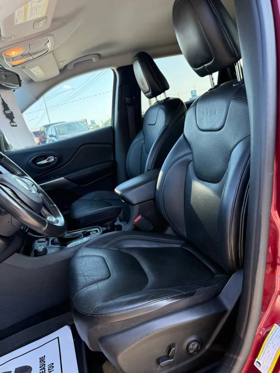 Used 2019 Jeep Cherokee Limited AWD/4WD image 13