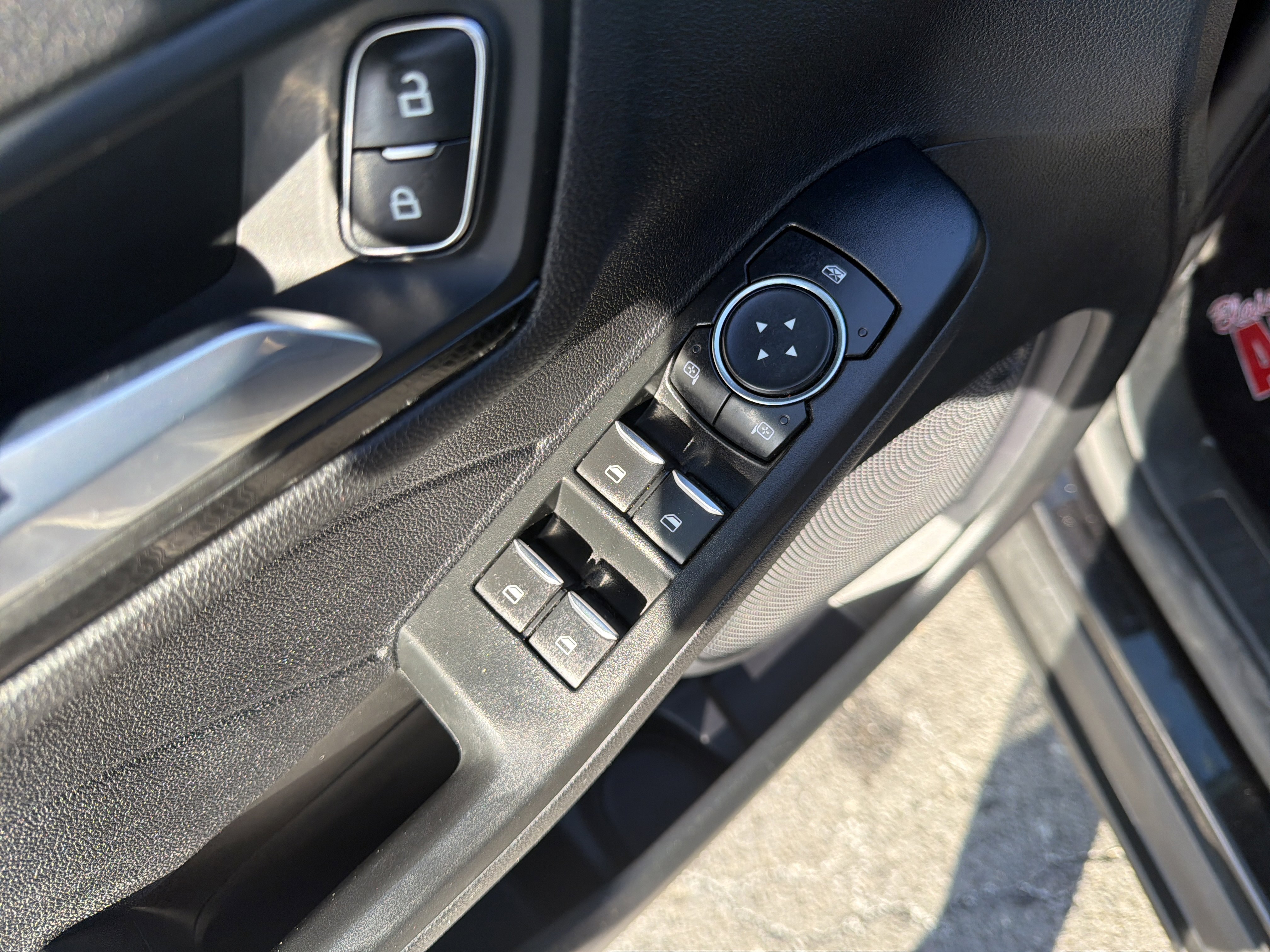 Used 2022 Ford Escape SEL w/ SEL Stealth AWD Package image 16