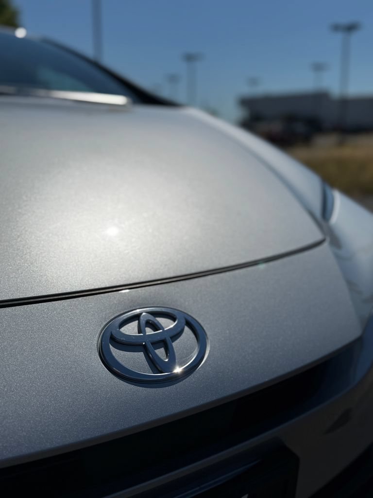 Used 2025 Toyota Prius LE AWD/4WD image 41
