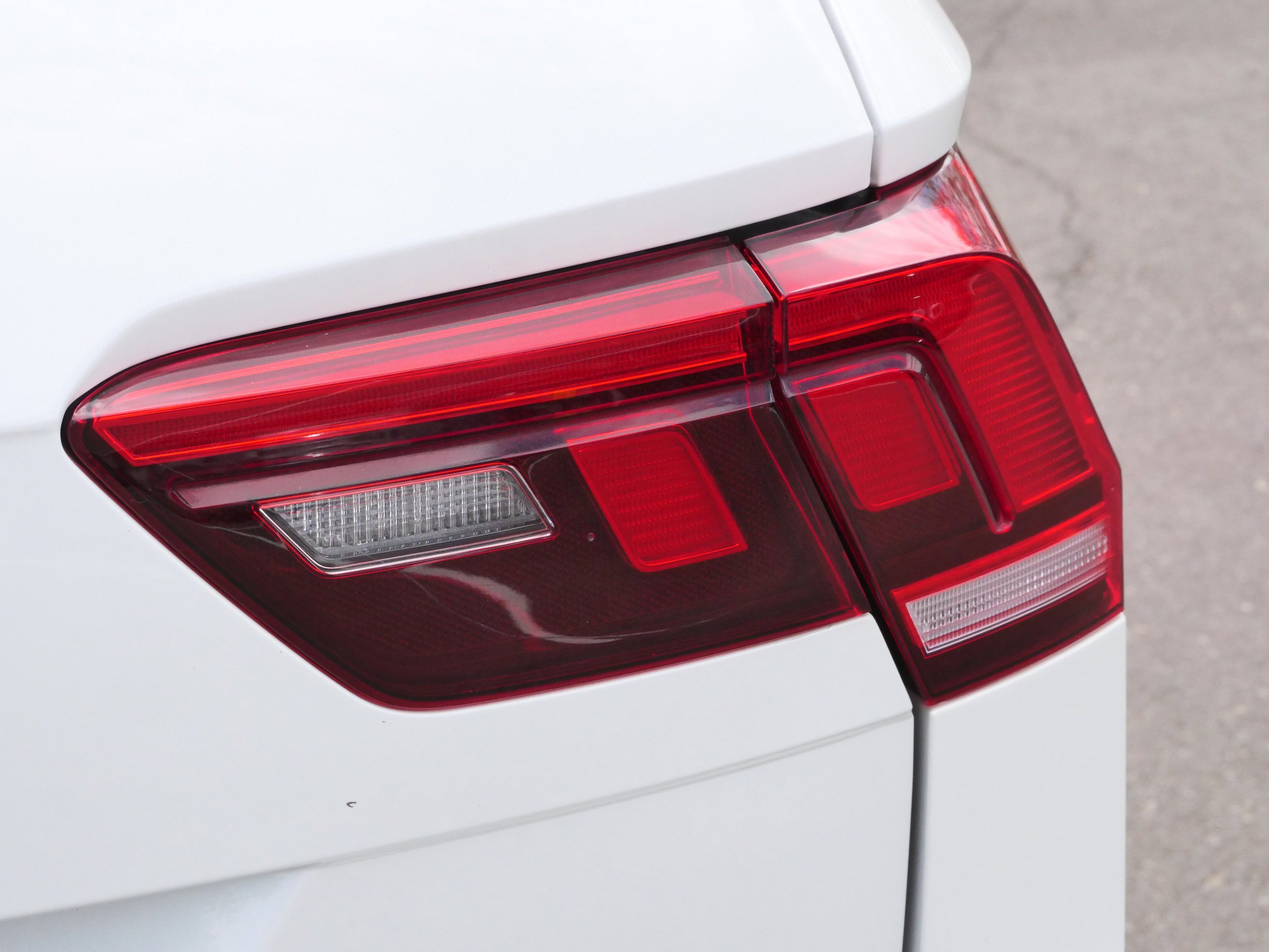 Used 2023 Volkswagen Tiguan SE R-Line FWD image 17