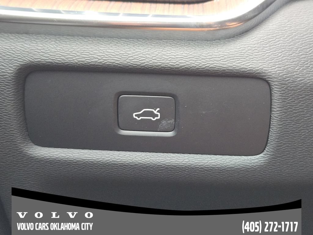 Certified 2025 Volvo V60 B5 Cross Country Plus AWD/4WD image 21