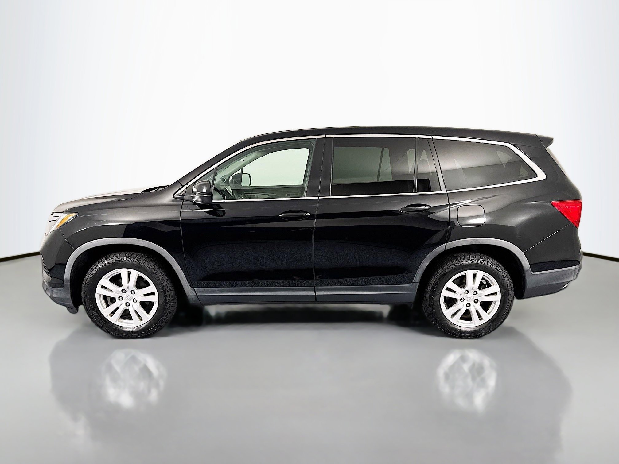 Certified 2017 Honda Pilot LX image 8