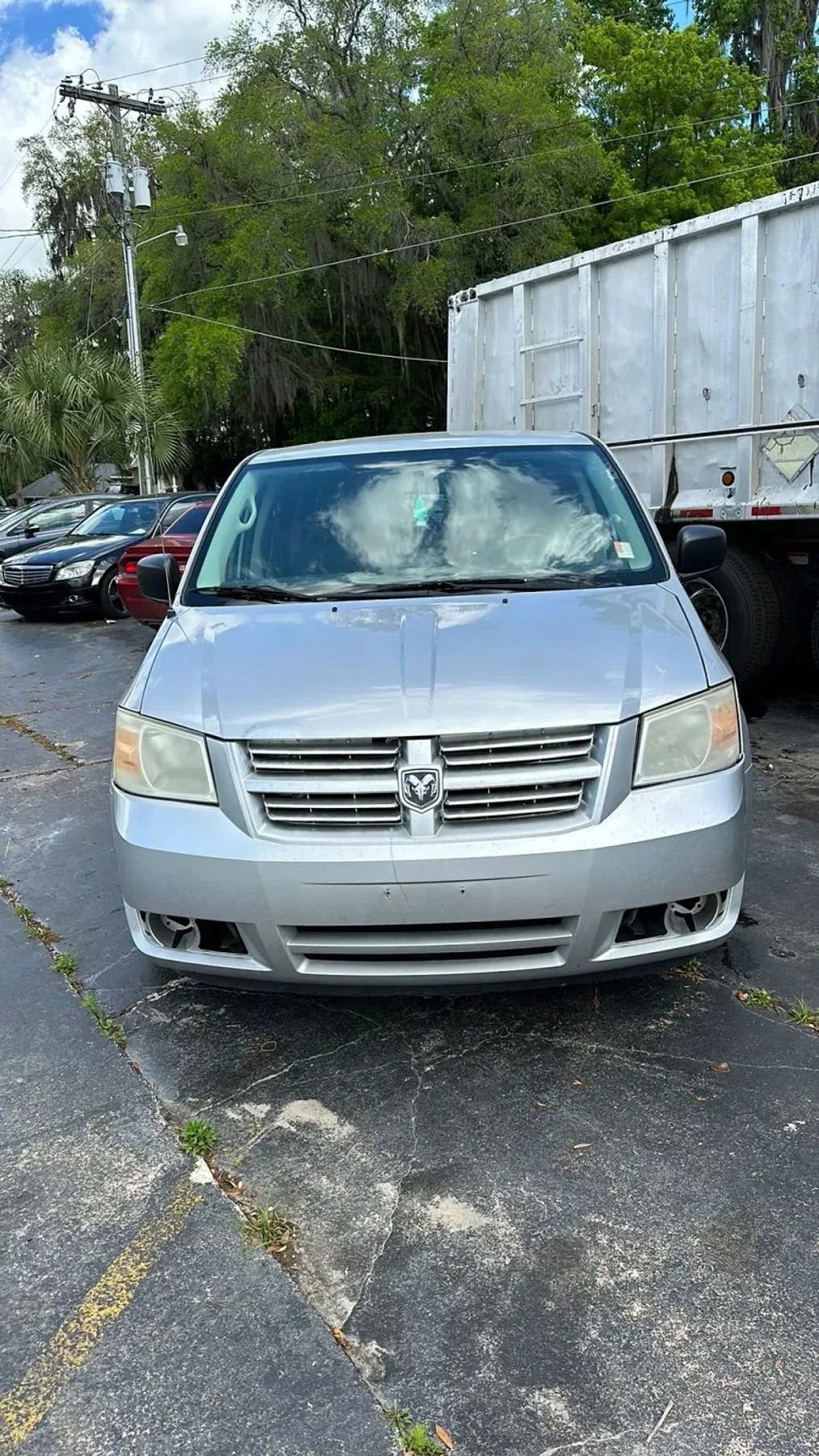 Used 2010 Dodge Grand Caravan SE FWD image 2