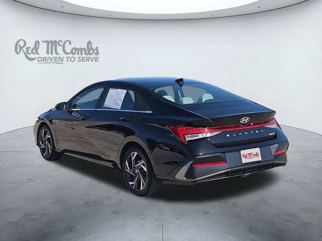 Certified 2025 Hyundai Elantra Limited FWD image 3