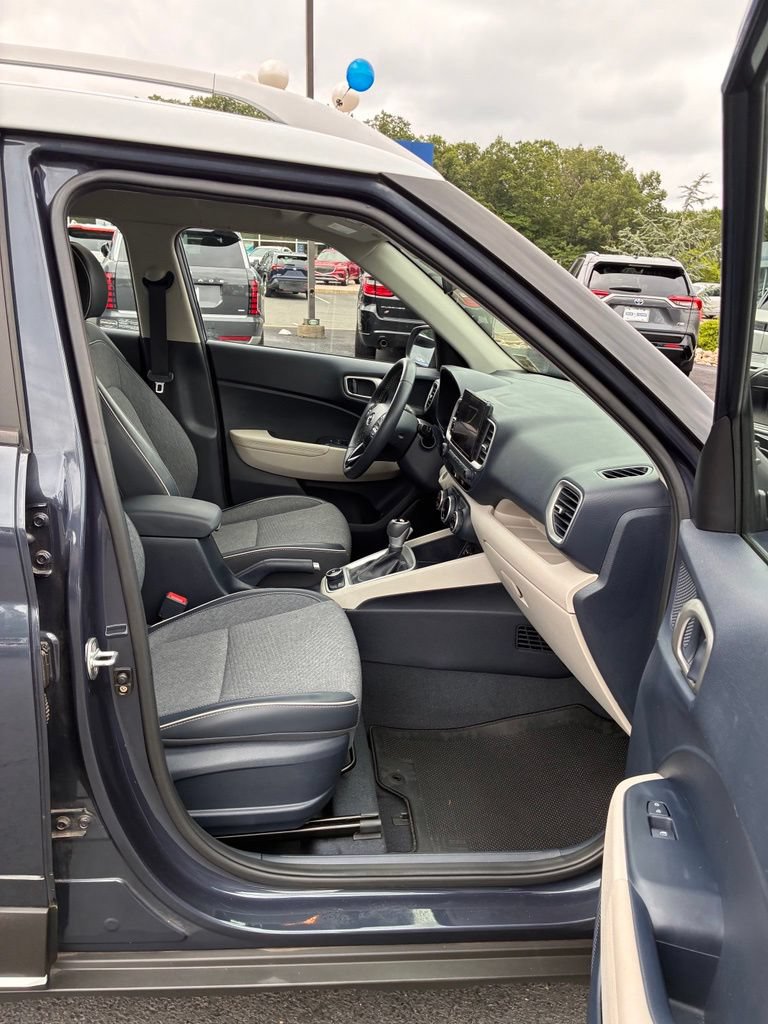 Used 2021 Hyundai Venue FWD image 20