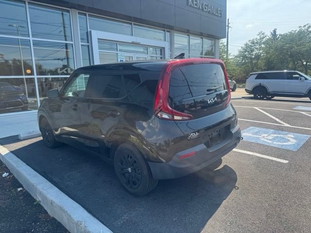Certified 2022 Kia Soul LX FWD image 3